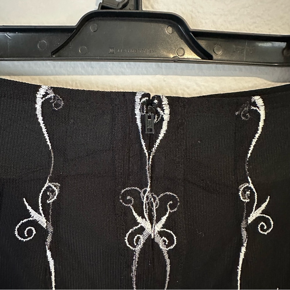 Black White Patterned Lace Mini Skirt - Picture 7 of 8